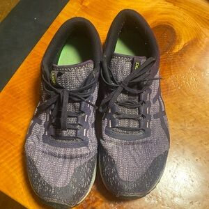 ASICS women tennis shoes. Size 10